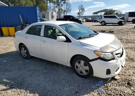 2013 Toyota Corolla Base z USA, uszkodzony, nr VIN 2T1BU4EE7DC968147